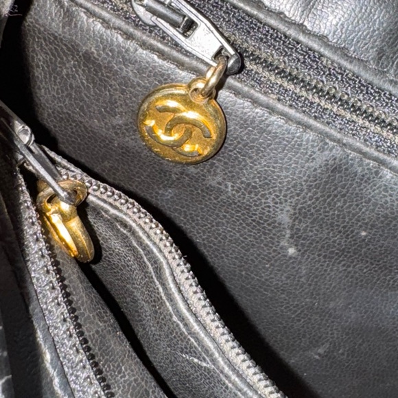 Authentic CHANEL bag - Picture 5 of 11